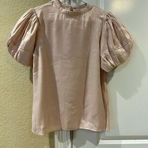 On Twelfth pink shimmer puff sleeve top in small‎